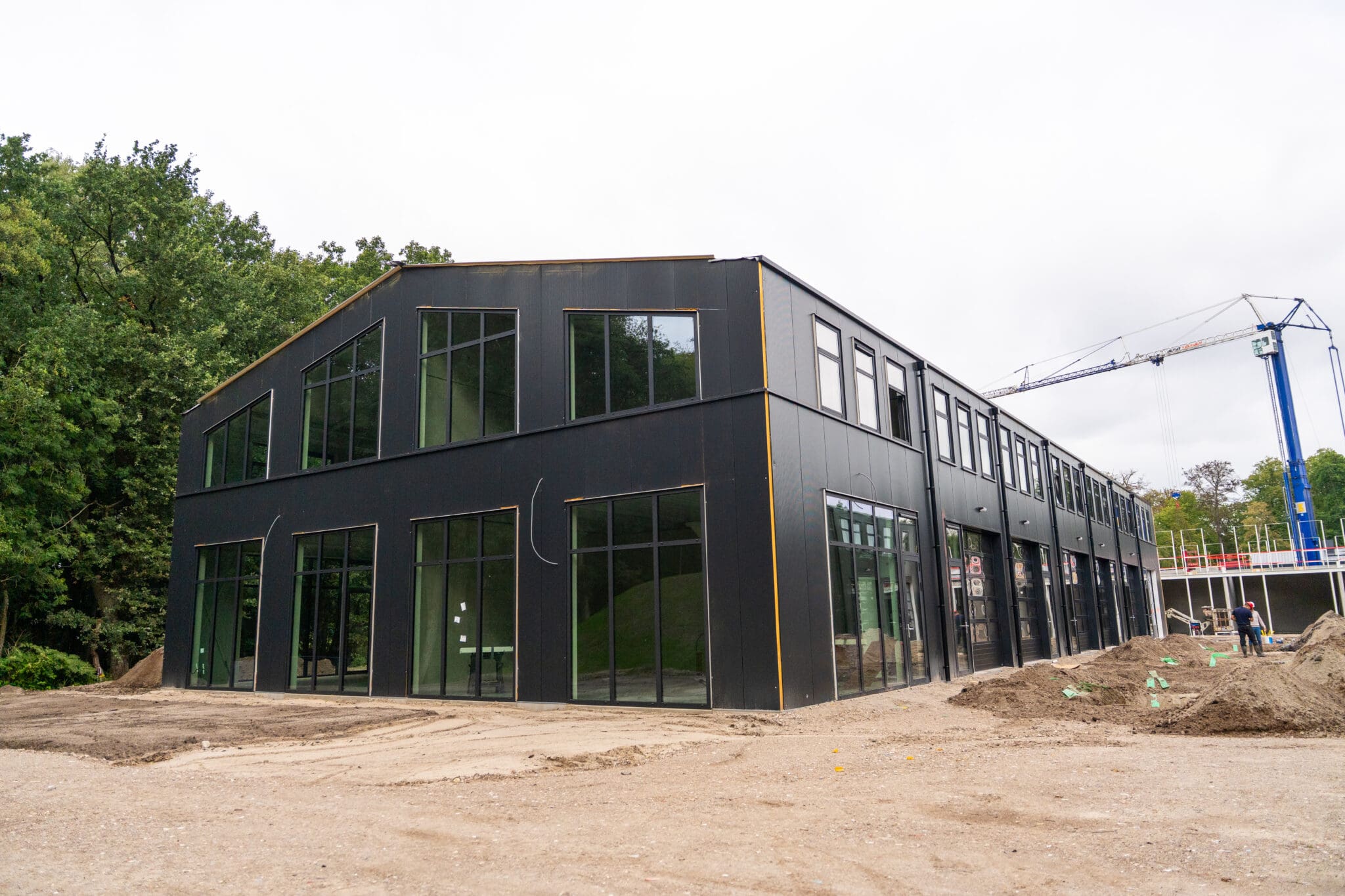 Bouw van de bedrijfsunits op Businesspark Soest met het eerste blok in de gevel