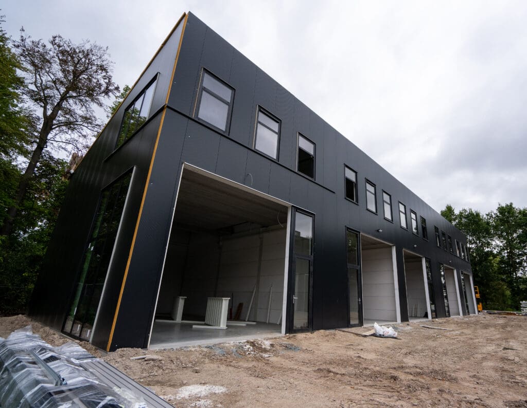Hoekunit van Businesspark Soest tussen de bomen